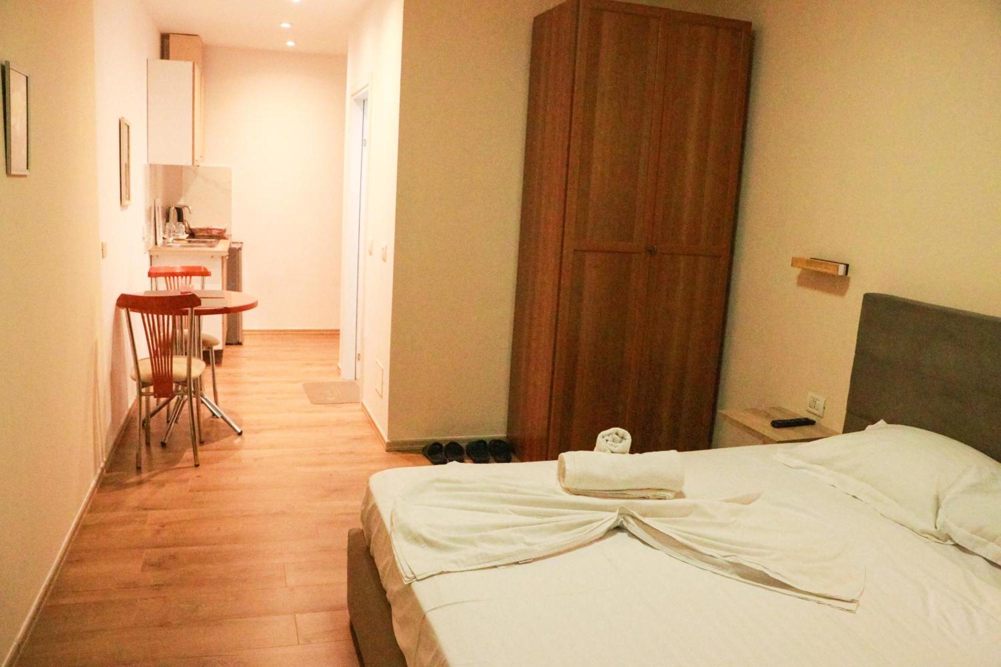 Nest&Rest Studios Tiranë Ngoại thất bức ảnh